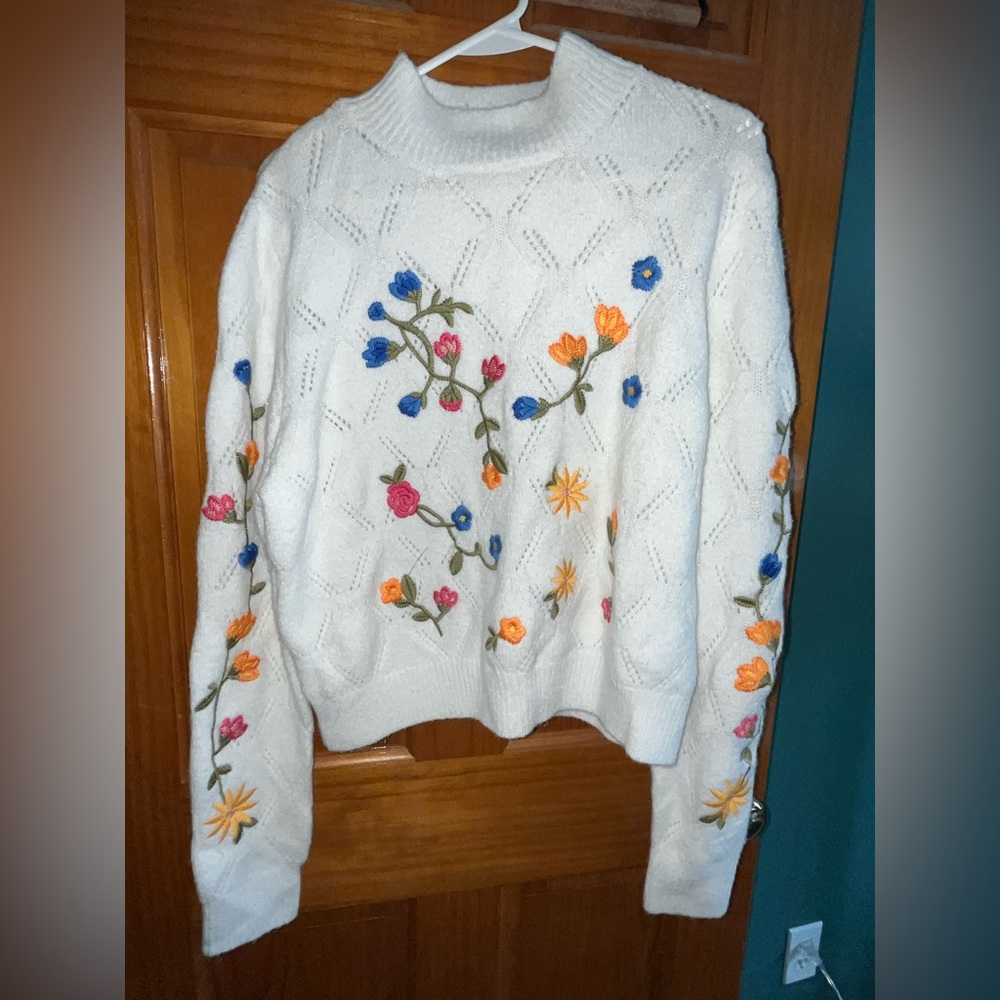 Francesca's Collections White Sweater with Floral Embroidery